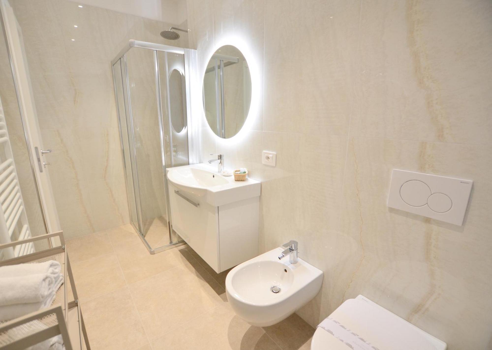 Villa Phoenix - Lake Apartments Riva del Garda Room photo